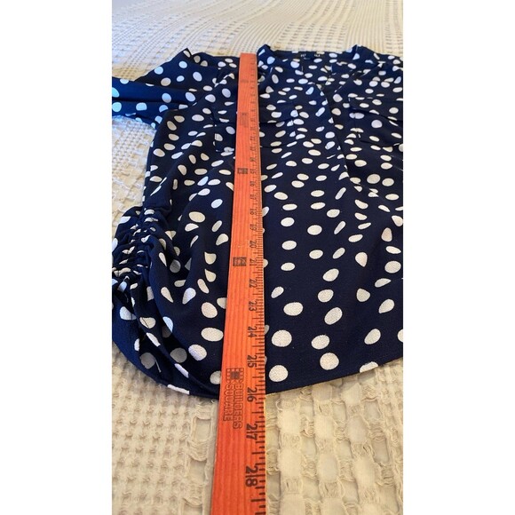 Roz & Ali Blouse Size Medium Navy White Polka Dot Top Ruching Sides Flowy - Picture 11 of 11